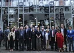 Líderes frente al museo